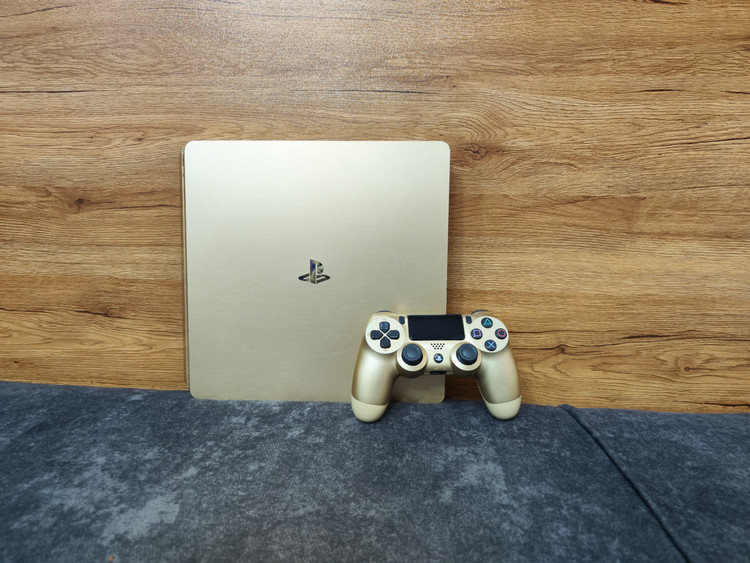 کنسول طلایی PS4 کپی خور ورژن 9ظرفیت 500GB