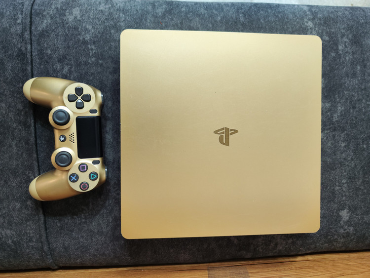 کنسول طلایی PS4 کپی خور ورژن 9ظرفیت 500GB