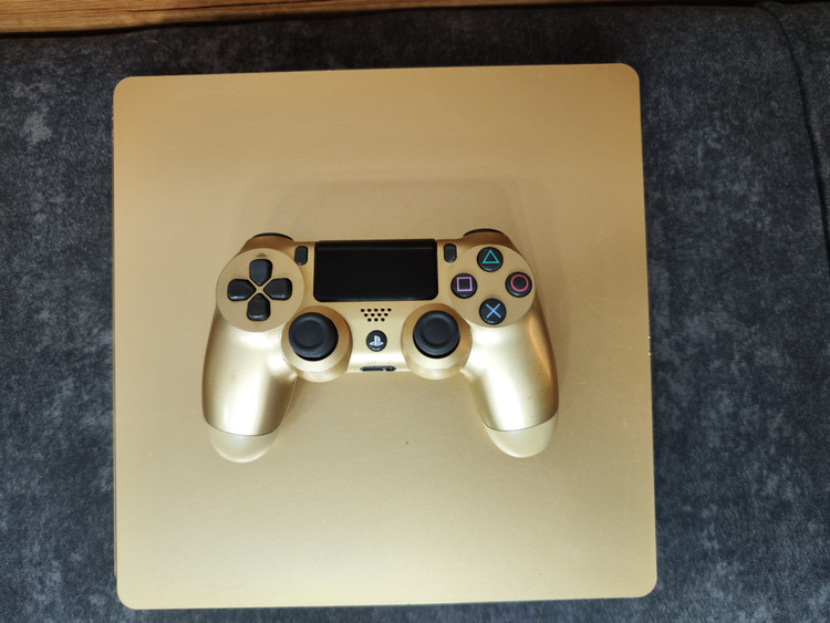 کنسول طلایی PS4 کپی خور ورژن 9ظرفیت 500GB