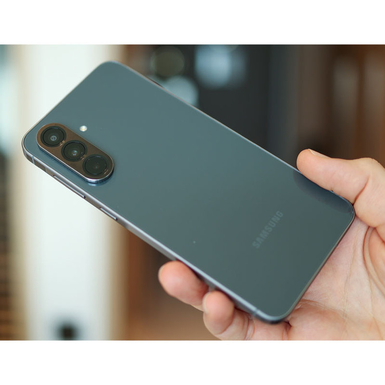 گوشی موبایل سامسونگ مدل Galaxy A56 دو سیم کارت ظرفیت 256 گیگابایت و رم 12 گیگابایت - ویتنام(سه ماه کار)