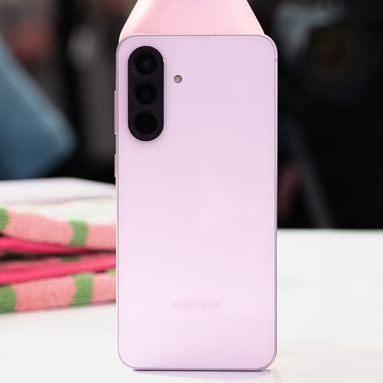 گوشی موبایل سامسونگ مدل Galaxy A56 دو سیم کارت ظرفیت 256 گیگابایت و رم 12 گیگابایت - ویتنام(سه ماه کار)